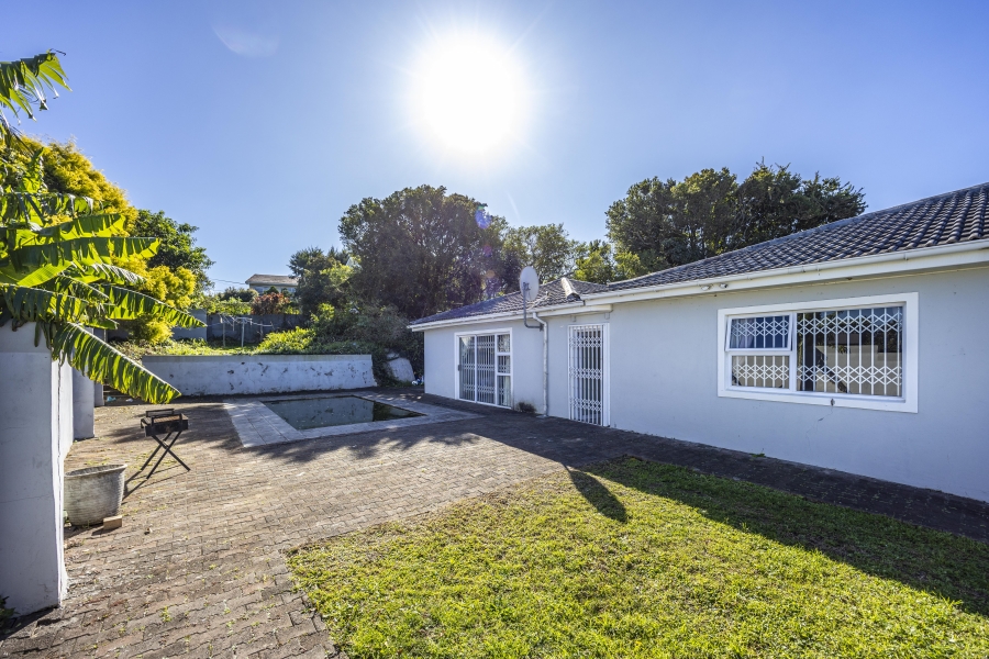 Commercial Property for Sale in Sunnyridge Eastern Cape